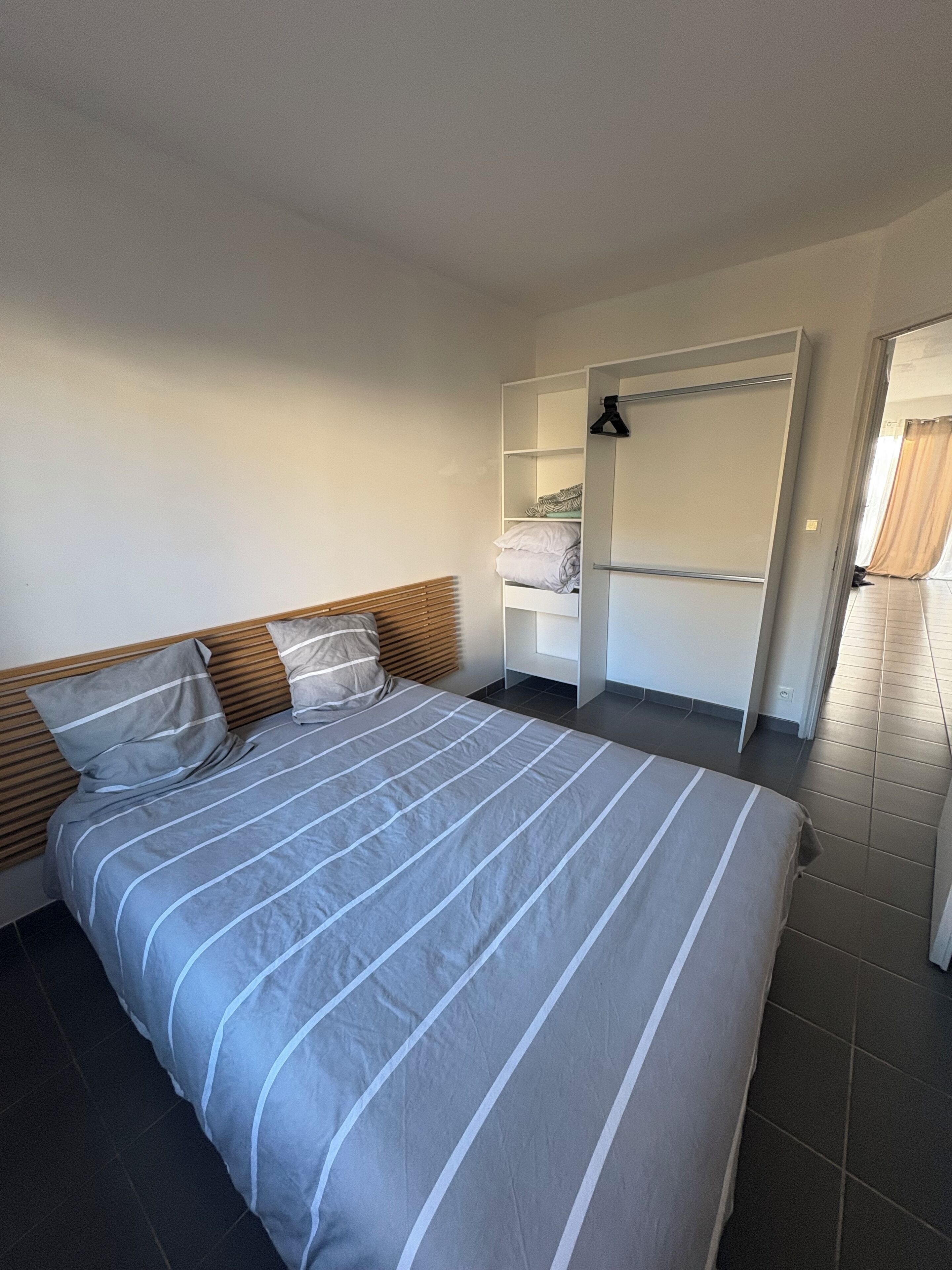 2 chambres, fer et planche à repasser, Wi-Fi, draps fournis