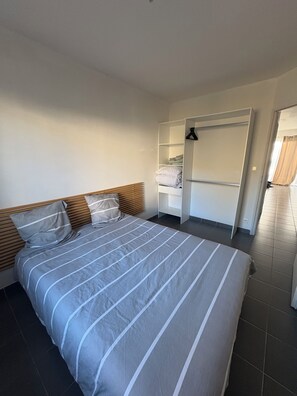 Fer et planche à repasser, Wi-Fi, draps fournis