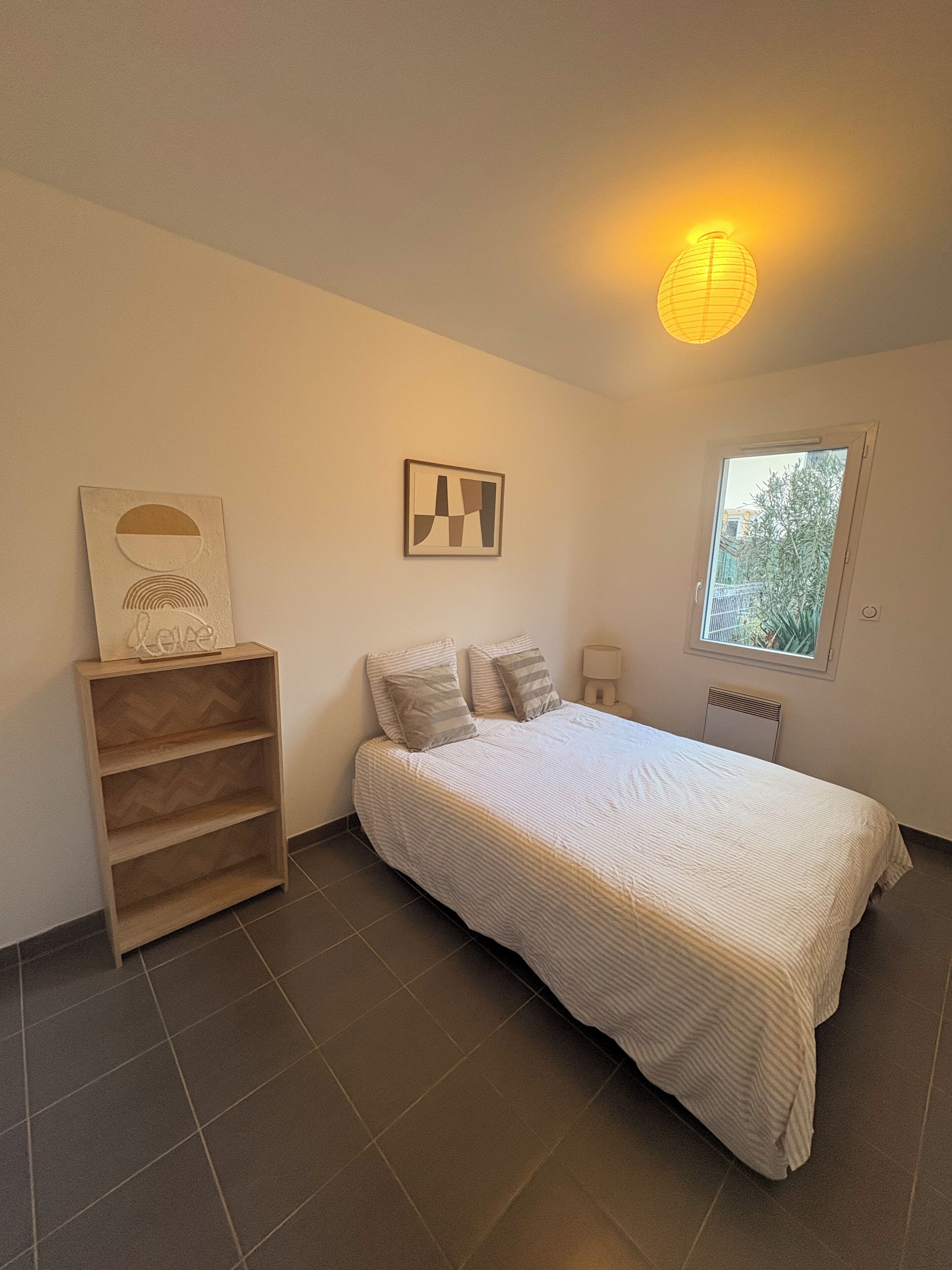 2 slaapkamers, een strijkplank/strijkijzer, gratis wifi, beddengoed