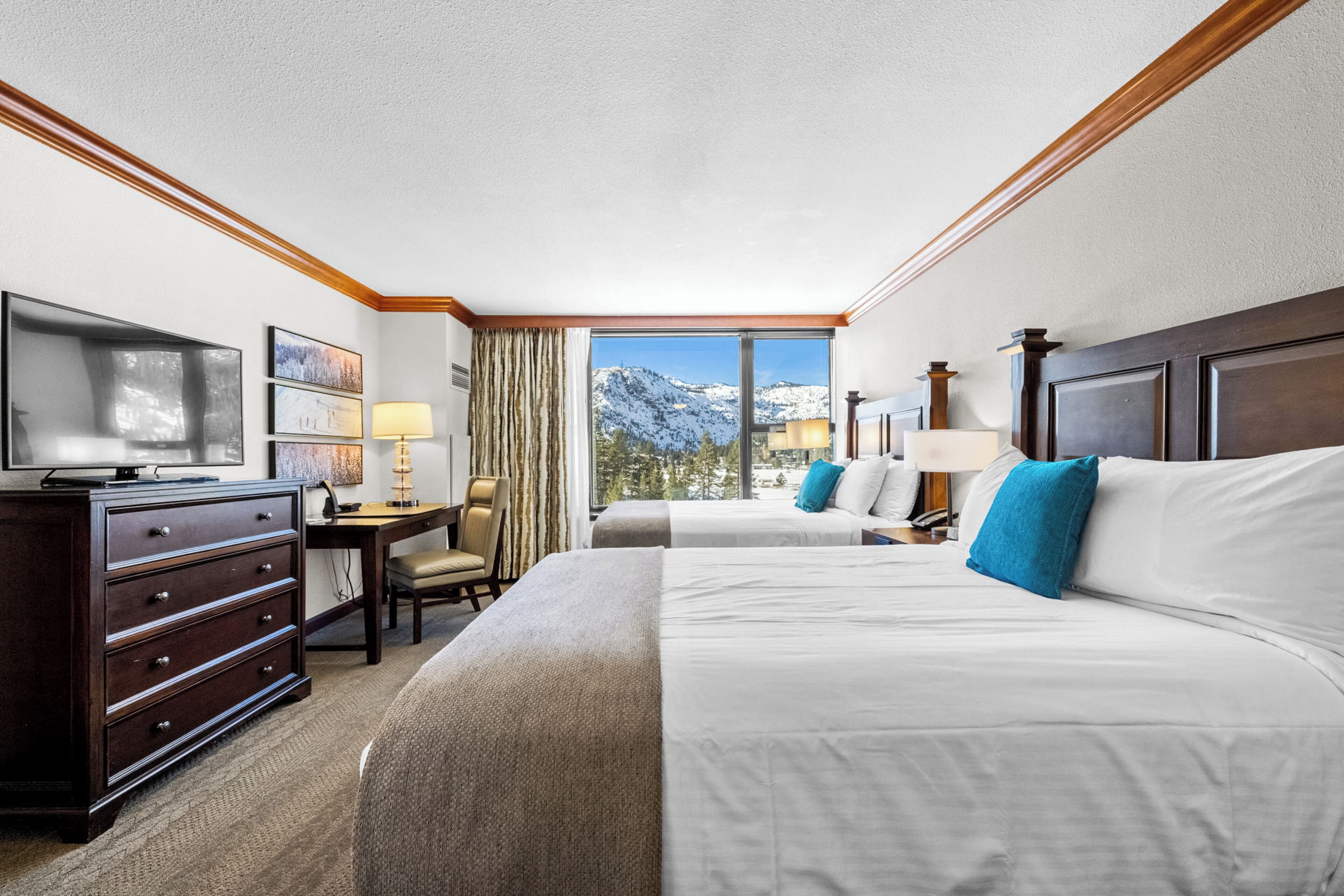 書桌、熨斗/熨衫板、上網、床單