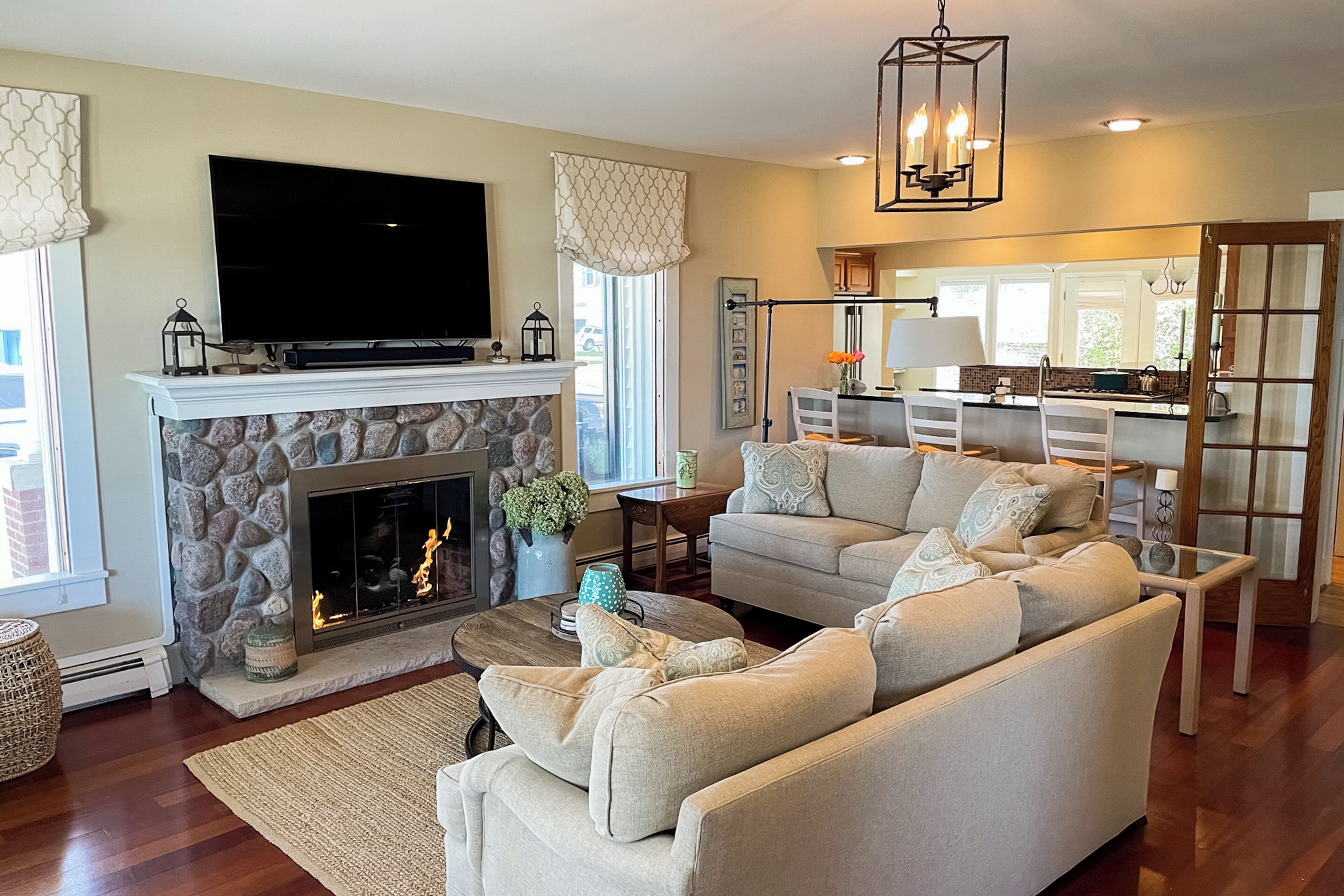 TV, fireplace, DVD player, books