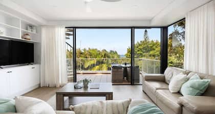 Breezy Beach Haven - Ocean Views & Roof Top Deck