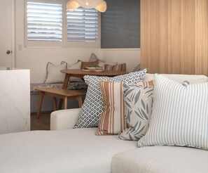 Interior - Robert Street River Retreat 30 Secs to River (Noosaville)