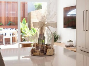 Interior - Robert Street River Retreat 30 Secs to River (Noosaville)