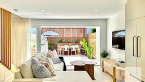 Smart TV - Robert Street River Retreat 30 Secs to River (Noosaville)