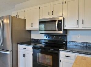 Private kitchen - Modern 3-bedroom house close to Tiffin University and Charming Downtown (Tiffin)