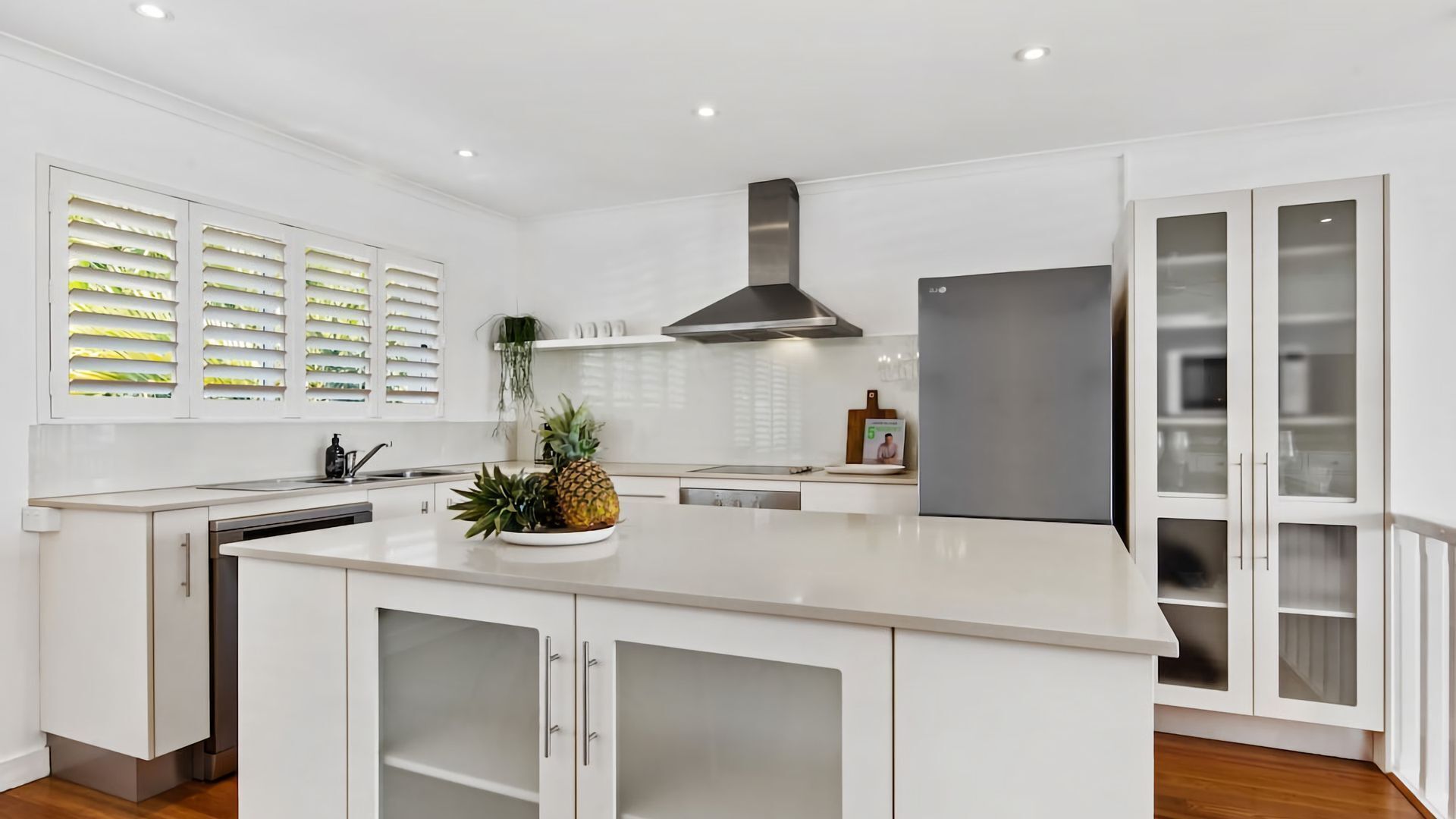 冰箱、微波炉、烤箱、炉灶