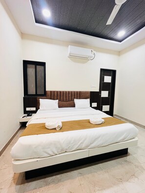Deluxe Double Room - Hotel Basil Inn (Ujjain)