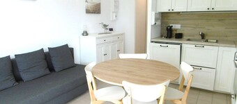 4 person beachfront apartment in seaside resort