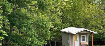 Romantic Tiny Cottage w/ Hot Tub & Fire Pit â Sunrise Cottage #1