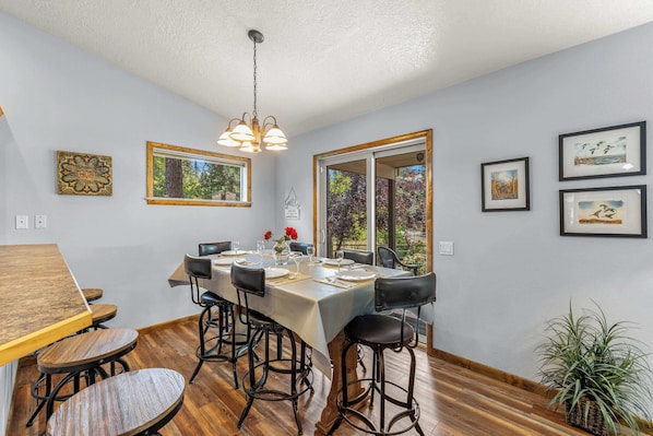 Dining - Serenity at Gabi (McCall)