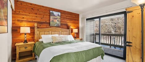 3 bedrooms, iron/ironing board, travel crib, WiFi (free)