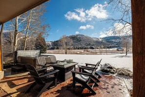 Outdoor spa tub - Fawngrove Gem Hot Tub & Sauna + Shuttle Access (Park City)