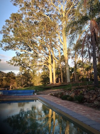 Pool. Quiet Rural Retreat - Kimbriki