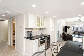 Private kitchen - Spacious 5-bedroom, 2 Bath Sleeps 12, Steps From Beach, Ocean View (Lavallette)