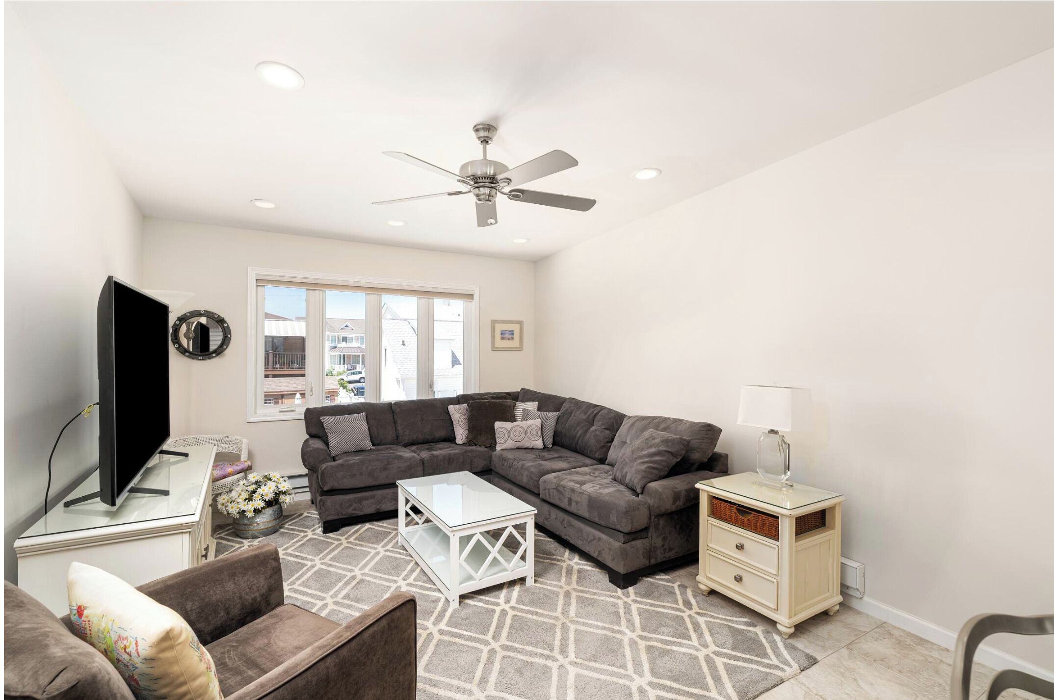 Spacious 5-bedroom, 2 Bath Sleeps 12, Steps From Beach, Ocean View - Lavallette, NJ