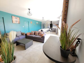 Smart TV, table football - Villa Raie Vive Jacuzzi, Beach access 200 m walk ! (Bretignolles-sur-Mer)