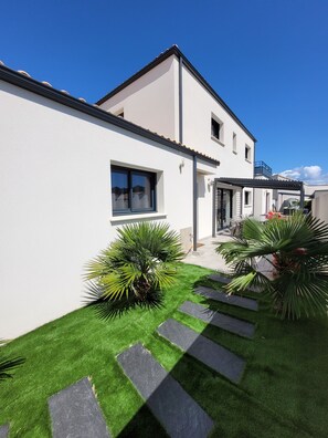 Property grounds - Villa Raie Vive Jacuzzi, Beach access 200 m walk ! (Bretignolles-sur-Mer)