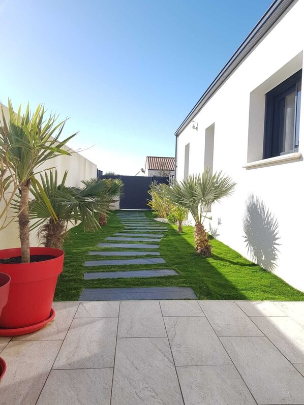 Property grounds - Villa Raie Vive Jacuzzi, Beach access 200 m walk ! (Bretignolles-sur-Mer)