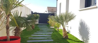 Villa Raie Vive Jacuzzi, Beach access 200 m walk !