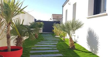 Villa Raie Vive Jacuzzi, Beach access 200 m walk !