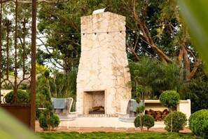 Property grounds - A luxury NSW South Coast Country Mid-Century Escape & Retreat. (Jaspers Brush)