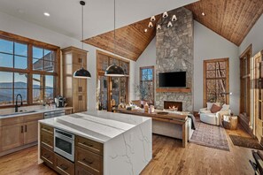 Fridge, microwave, oven, stovetop - Clouds in My Coffee at Eagles Nest- walk to Village amenities, view, hot tub, golden tee arcade (Banner Elk)