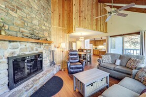 TV, fireplace - 1/4 Mi to Golf & Skiing! Sugar Mountain Getaway (Sugar Mountain)