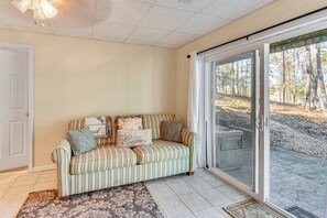 Interior - Private Lakefront Home w/ Views & Dock in Hartwell (Hartwell)