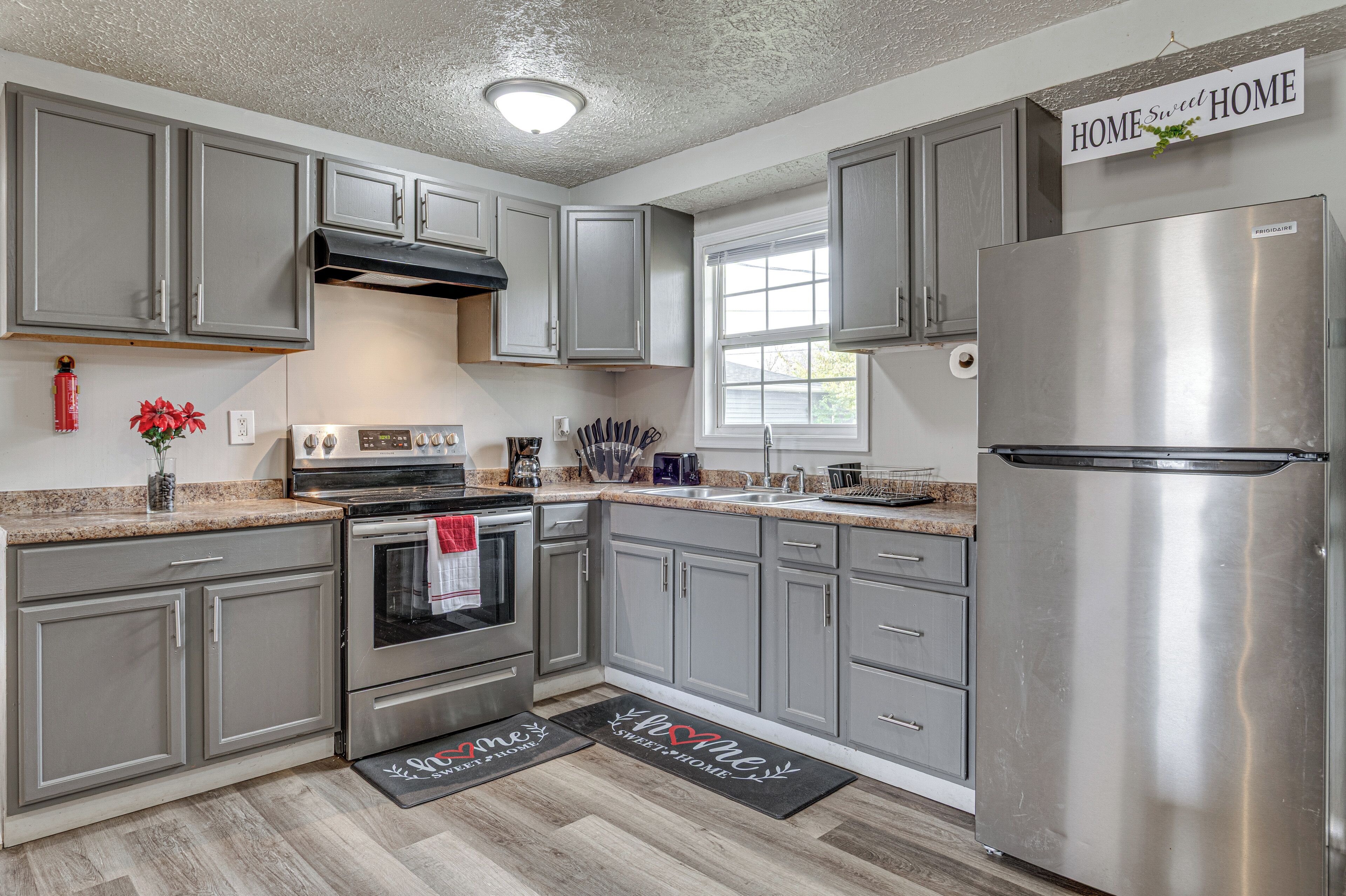 Frigorifero, piano cottura, macchina per tè/caffè, tostapane