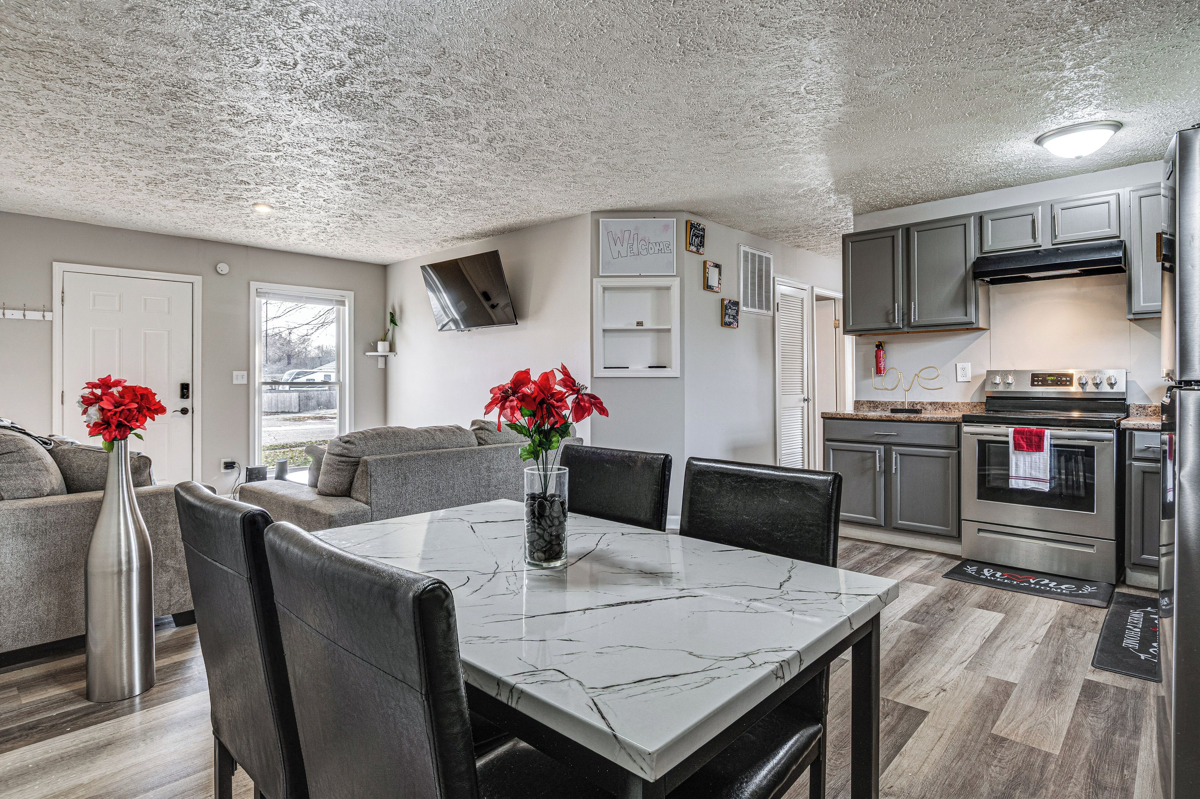 Frigorifero, piano cottura, macchina per tè/caffè, tostapane