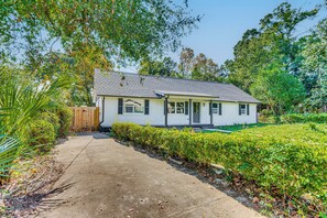 Exterior - < 1 Mi to Downtown Pensacola: Quiet Home w/ Yard (Pensacola)