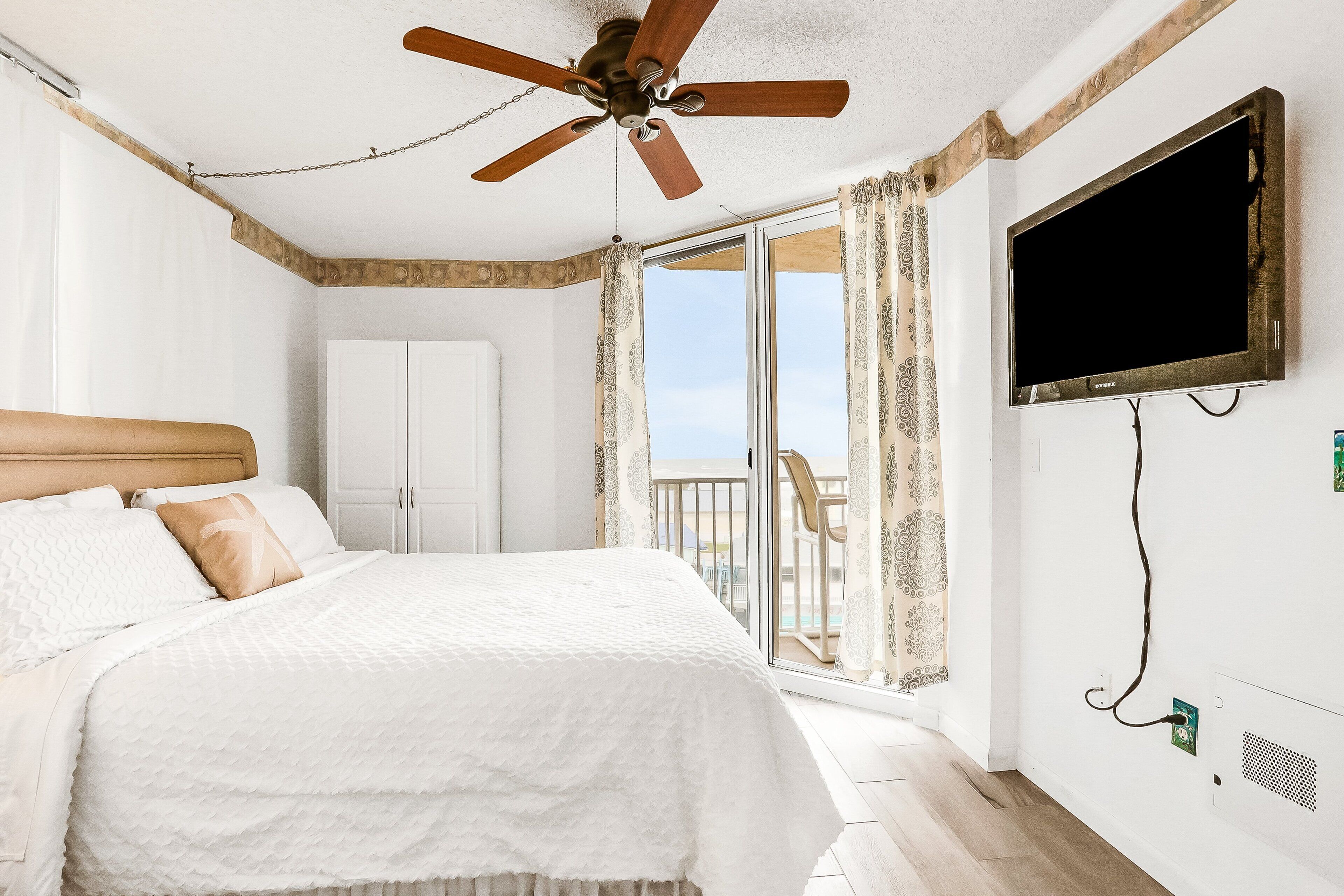 Iron/ironing board, free WiFi, bed sheets