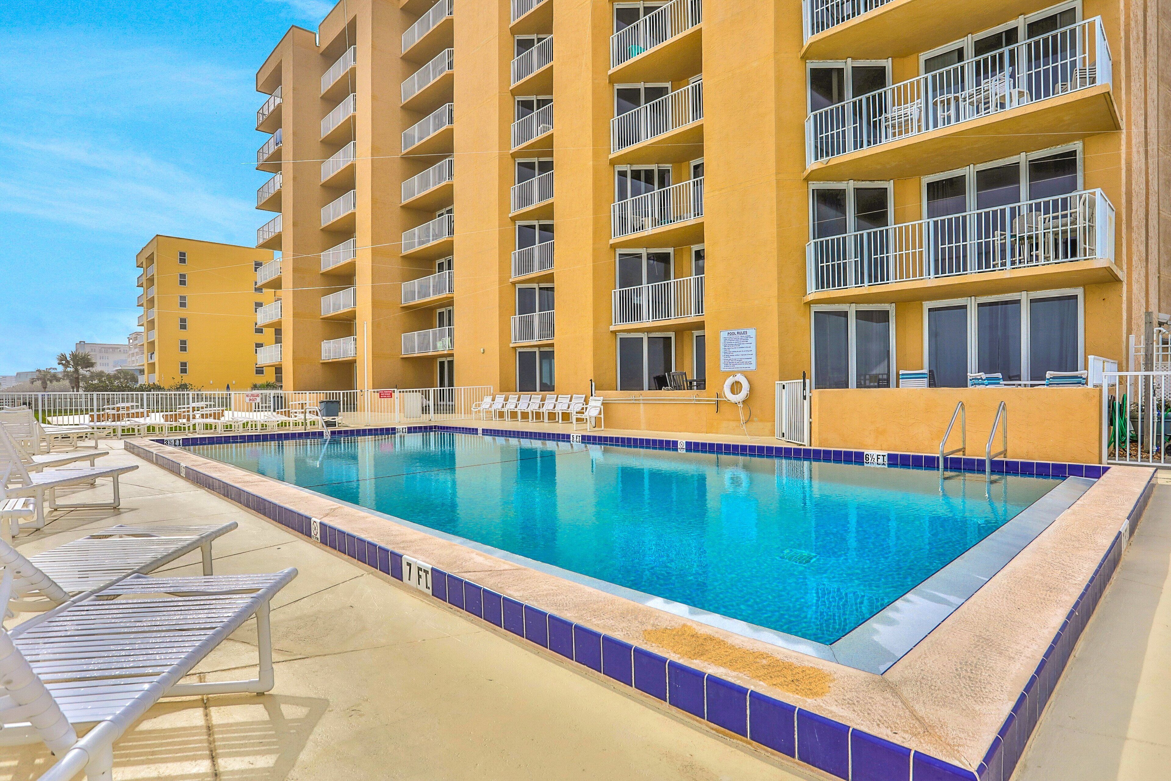 Een verwarmd zwembad