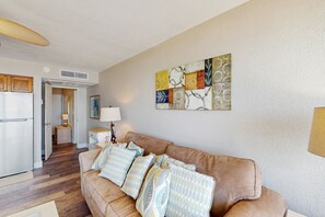 TV - Private Balcony, Oceanfront Pool, Walk to Boardwalk & Pier (Daytona Beach)