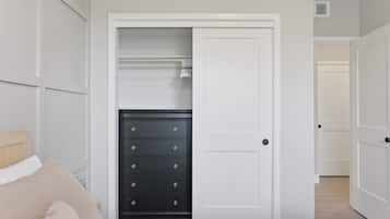 2 slaapkamers, een strijkplank/strijkijzer, wifi, beddengoed