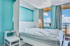 1 bedroom, free WiFi, bed sheets - Oceanfront Studio w/ Balcony, Pool & Walk to Daytona Boardwalk (Daytona Beach)