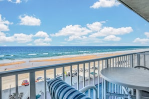 Property grounds - Oceanfront Studio w/ Balcony, Pool & Walk to Daytona Boardwalk (Daytona Beach)