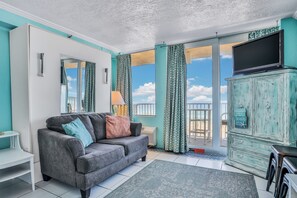 TV, ping pong - Oceanfront Studio w/ Balcony, Pool & Walk to Daytona Boardwalk (Daytona Beach)