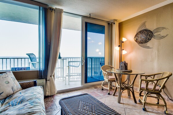 Ping pong - Oceanfront 4th-Floor Studio w/ Balcony, Pool & Walk to Boardwalk (Daytona Beach)