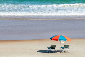 Beach nearby - Oceanfront 4th-Floor Studio w/ Balcony, Pool & Walk to Boardwalk (Daytona Beach)