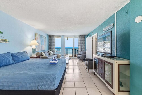 Oceanfront Balcony Condo w/ Pool, Full Kitchen & Sleeps 6 Comfortably
