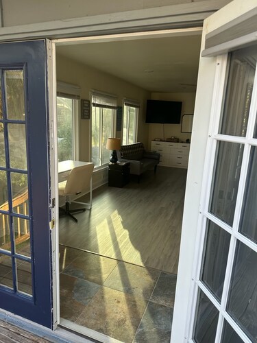 Siesta Key Studio close to beaches, city, and airport.