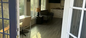 Siesta Key Studio close to beaches, city, and airport.