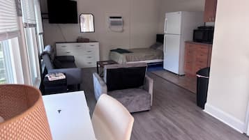 1 bedroom, desk, free WiFi, bed sheets