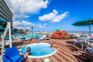 A heated pool - Romantic Oceanview Studio w/ Balcony, Pool & Walkable Attractions (Daytona Beach)