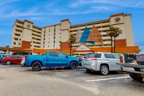 A parking lot with a multi-story hotel in the background. - Oceanfront Studio w/ Balcony, Pool & Hot Tub Access (Daytona Beach)