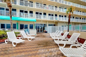 Terrace/patio - Oceanfront Studio w/ Balcony, Pool & Hot Tub Access (Daytona Beach)
