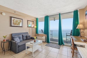 Smart TV, ping pong - Oceanfront Studio w/ Balcony, Pool & Hot Tub Access (Daytona Beach)