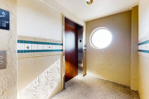 Interior - Beachfront Studio w/ Balcony, Pool & Gym Access in Heart of Daytona (Daytona Beach)